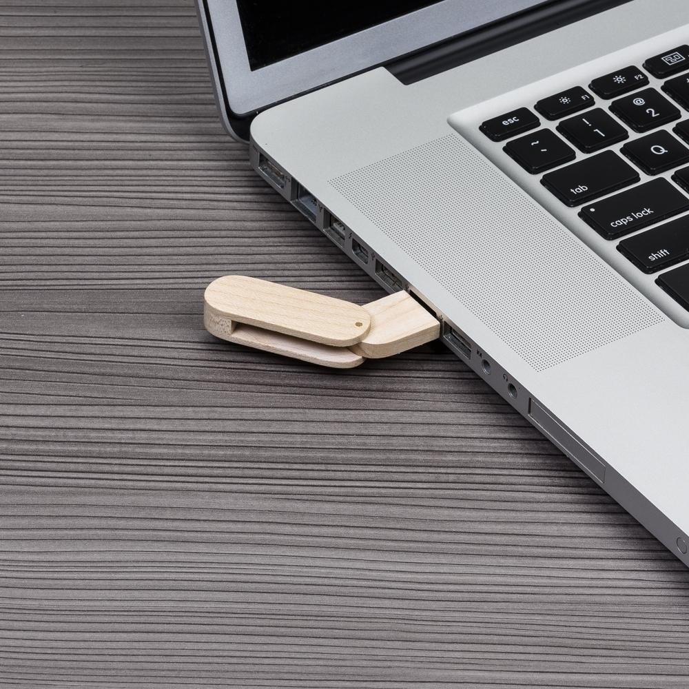 2022/05/Pen-Drive-4GB-Bambu-Giratorio-personalizado-K00033-ambiente.jpg